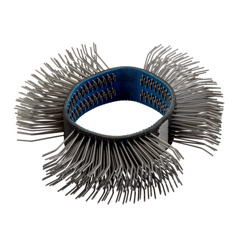 Cerdas de acero inclinadas y bastas